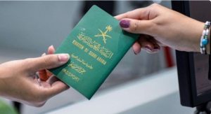 السعودية تحسم الجدل بشأن تحويل تأشيرة الزيارة إلى إقامة