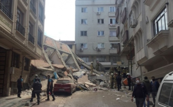 انهيار مبنى 5 طوابق في إسطنبول 27