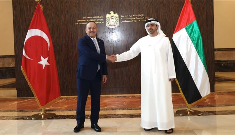 بعد شهر من زيارة أردوغان .. تشاووش أوغلو ينزل ضيفا على ملتقى السفراء في الإمارات