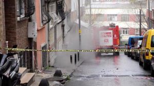 إخلاء ثلاثة مباني مجاورة في شيشلي بإسطنبول 