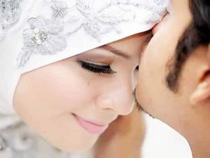 حكم مداعبة الزوجة في نهار رمضان