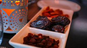 تمنع العطش وتحافظ على الوزن.. طبيبة تكشف عن وصفة مذهلة للسحور والفطور في رمضان