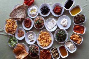 لتقليل العطش وتنشيط الجسم.. تعرف على أفضل سحور في رمضان