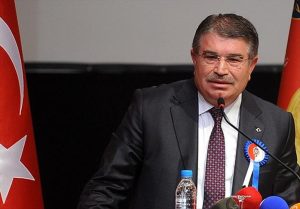 وزير الداخلية التركي السابق إدريس نعيم شاهين