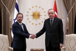 الكشف عن السبب الحقيقي وراء تطبيع تركيا العلاقات مع إسرائيل