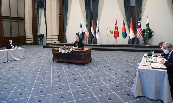 أربكان يعود من جديد على الساحة التركية.. ما قصة مجموعة D8؟