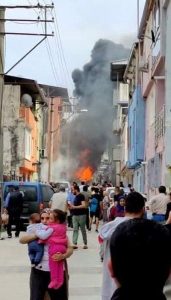 تحطم طائرة وسط حي عثمان غازي في بورصة (فيديو)
