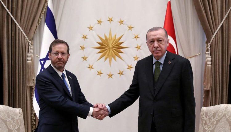 اردوغان يهاتف الرئيس الاسرائيلي ويدين العمليات الأخيرة ويصفها بـ “الإرهابية”