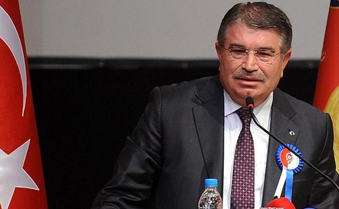 وزير الداخلية التركي السابق إدريس نعيم شاهين
