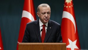 الرئيس التركي يتفقد سفينة عبد الحميد خان للتنقيب