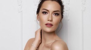 فهرية أفجان بإطلالة آسرة ساحرة من قطر! (صورة)