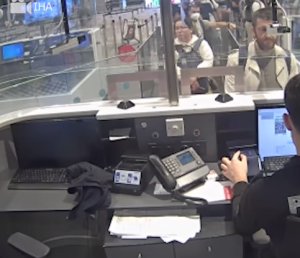 فيديو.. إلقاء القبض على شخص مطلوب أمنياً في مطار إسطنبول