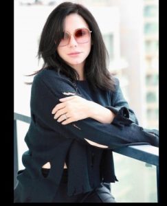 سلاف فواخرجي تشعل مواقع التواصل بإطلالتها الناعمة وبثيابها الممزقة 31