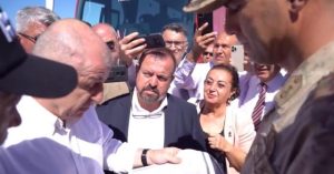 الأمن التركي يمنع أوميت أوزداغ من دخول مدينة هاتاي 