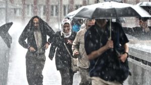الأرصاد الجوية تحذر من أمطار غزيرة طول الأسبوع في عدة مناطق تركية