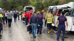 8 قتلى في تصادم شاحنة وحافلة زفاف جنوب تركيا