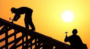  السعودية تعلن عن قرار هام بشأن العمل تحت أشعة الشمس