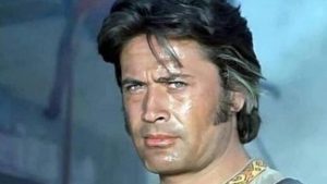 وفاة الفنان التركي جونيت آركين عن 85 عاماً