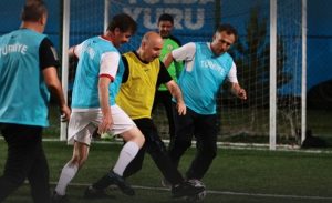 وزراء ونواب حزب العدالة والتنمية يشاركون في مباراة كرة قدم 