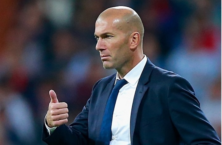 الرئيس الفرنسي ماكرون يوجه طلبا إلى زين الدين زيدان.. تعرف إليه! 15