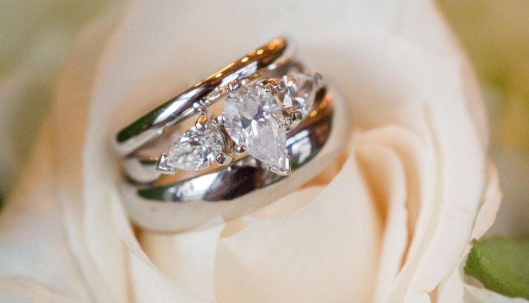 فتاة تكتشف أنها تزوجت امرأة بعد 10 أشهر من الزواج