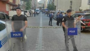 تركي يقتل والدته وشقيقيه ويحاول الانتحار في إسنيورت