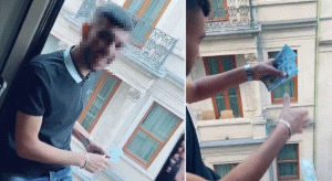القبض على أجنبي يرمي الدولارات من نافذة فندق في إسطنبول (فيديو)