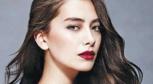 نسليهان أتاغول تحتفل بانتهاء تصوير فيلم آه بليندا (فيديو)