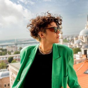 عارضة الأزياء سينيم كويوك أوغلو تهز مواقع التواصل الاجتماعي بصورة مخله!