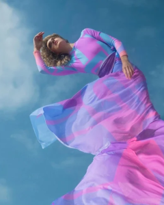 هبة مجدي تظهر بملابس مثيرة للجدل على البحر (صور) 12