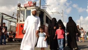 من يقف وراء الاعتداء على السياح العرب في تركيا؟