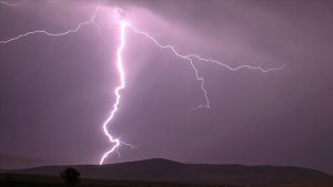 وفاة شاب بضربه برق في جناق قلعة