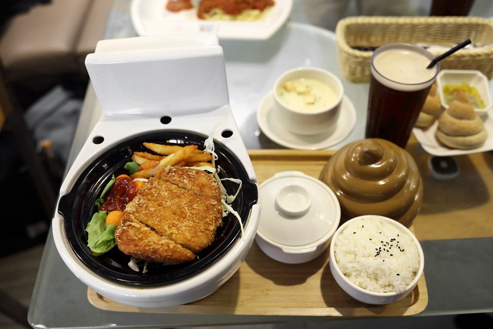 زلزال بقوة 7.8 درجات وأنت تتناول قهوتك.. اغرب مقاهي حول العالم 1