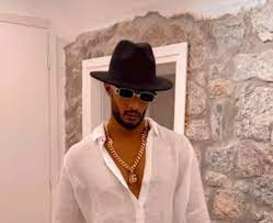 وصفوه “بالمطبع”.. صور لمحمد رمضان مع فتاة إسرائيلية