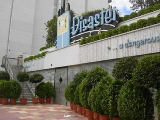 زلزال بقوة 7.8 درجات وأنت تتناول قهوتك.. اغرب مقاهي حول العالم 3