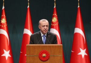 الرئيس التركي: قوى عظمى تسعى للاستثمار مع تركيا بمجال المسيّرات