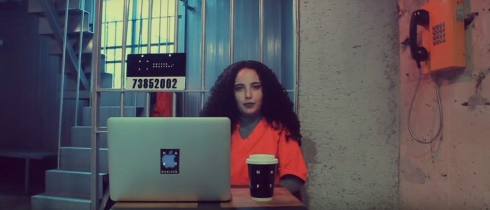 زلزال بقوة 7.8 درجات وأنت تتناول قهوتك.. اغرب مقاهي حول العالم 5