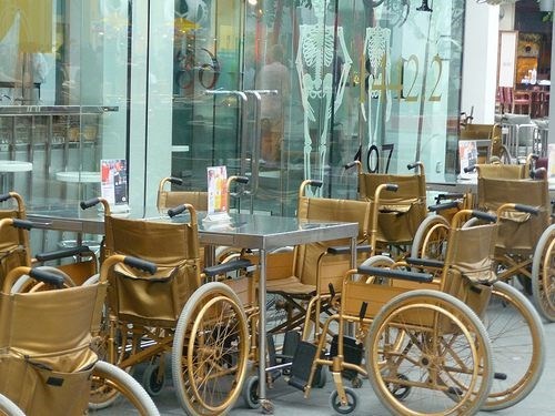 زلزال بقوة 7.8 درجات وأنت تتناول قهوتك.. اغرب مقاهي حول العالم 9