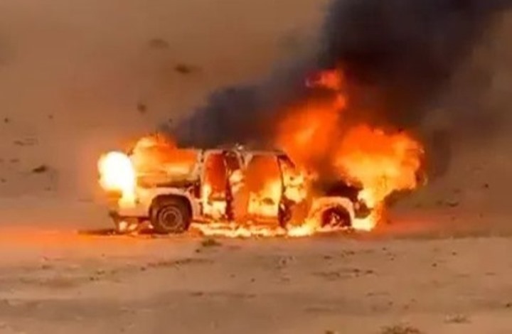 إماراتي يحرق سيارته في الصحراء والسبب لا يتخيله العقل (شاهد) 1