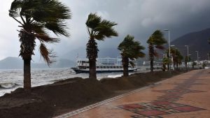 تحذير من رياح وعواصف قوية في 4 مدن تركية