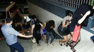 القبض على 18 امرأة في عملية ضد الدعارة والبغاء في صالتي تدليك غرب تركيا