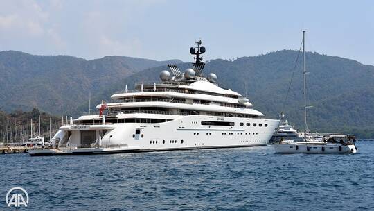  يخت ضخم للأسرة الإماراتية الحاكمة يرسو في مرمريس التركية (صور) 9