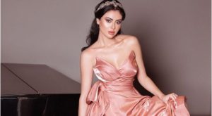 فنانة شهيرة تتخلى عن شعرها لتدعم مريضات سرطان الثدي.. شاهد كيف أصبحت!