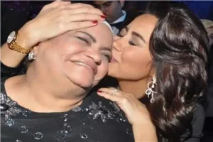 والدة شيرين عبد الوهاب تكشف أسرار لأول مرة: “حسام حبيب علم بنتي الشرب والإدمان”