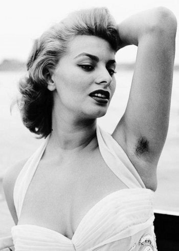 بصورة جريئة.. صوفيا لوردين تستعرض هذه الصورة بكل فخر! (صورة) 1