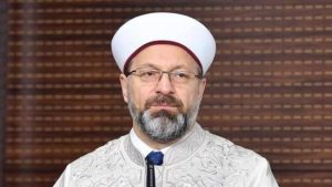 رئيس الشؤون الدينية التركي يعلق على حادثة حرق القرآن في إزمير
