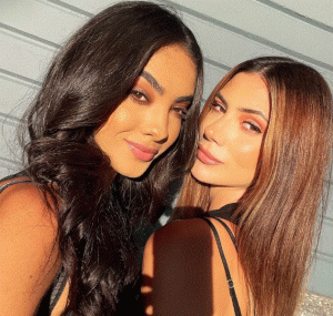 ملكتا جمال الأرجنتين تعلنان زواجهما بعد قصة حب سرية! (فيديو)