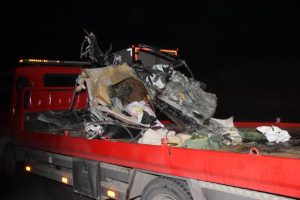 مصرع 3 أشخاص من عائلة واحدة في حادث مروع على طريق شمال مرمرة السريع