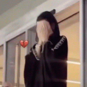 صورة مؤثر لوالدة أمير قطر تبكي بعد هزيمة منتخب بلادها 