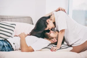 هل يحب الرجل المرأة الجريئة في الفراش؟